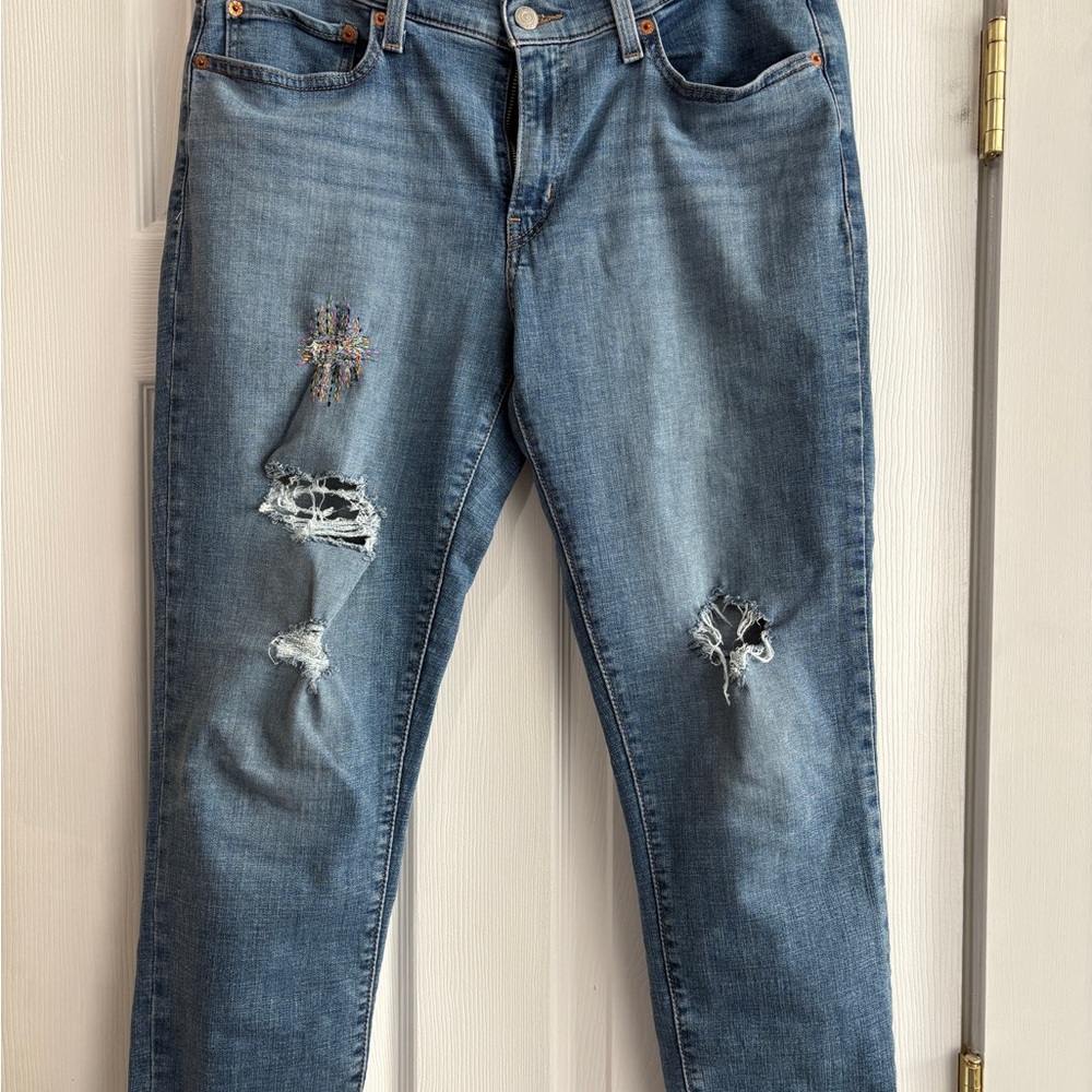 Distressed Blue Women Levi’s Jeans with hand embroidered area on right thigh